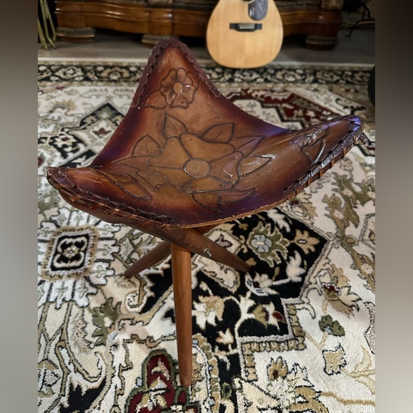 Leather Folding ‘Horse Saddle Style’ 3 Leg Stool - Picture 9 of 9
